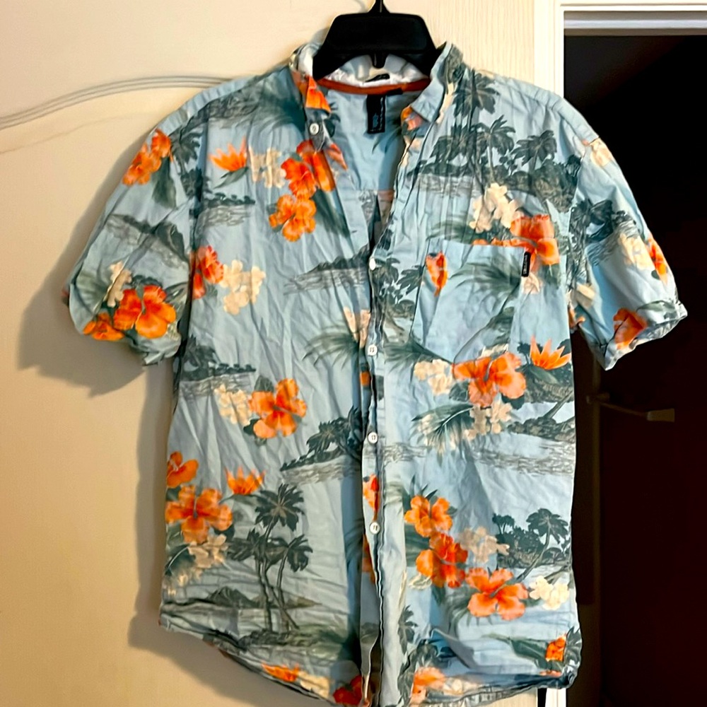 Fun Men’s Hawaiian Style Shirt!